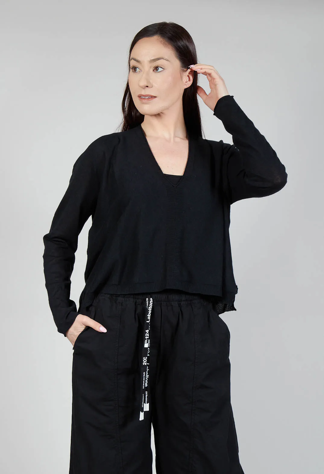 Cropped V Neck Jumper in Black