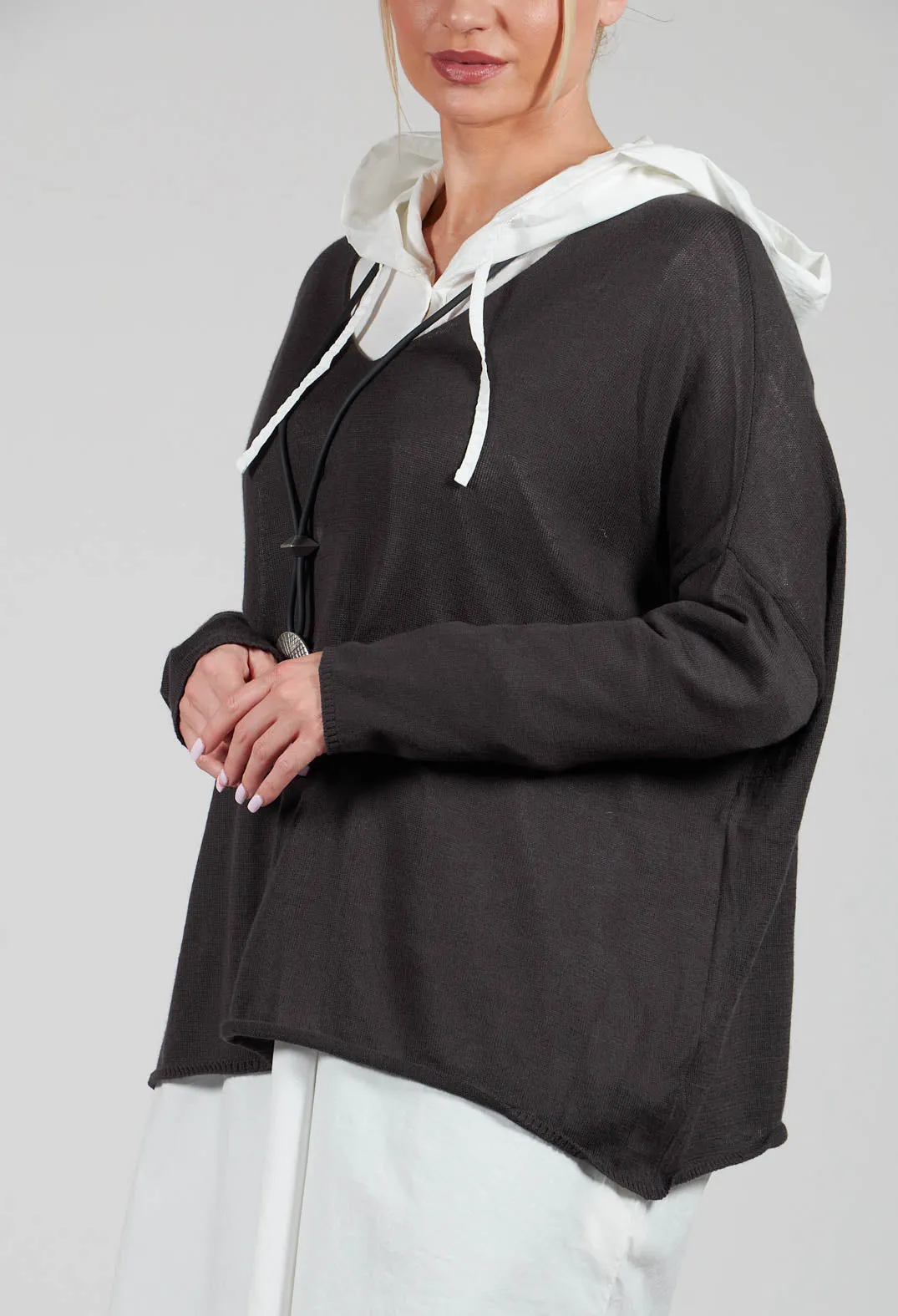 Scollo V Jumper in Charcoal