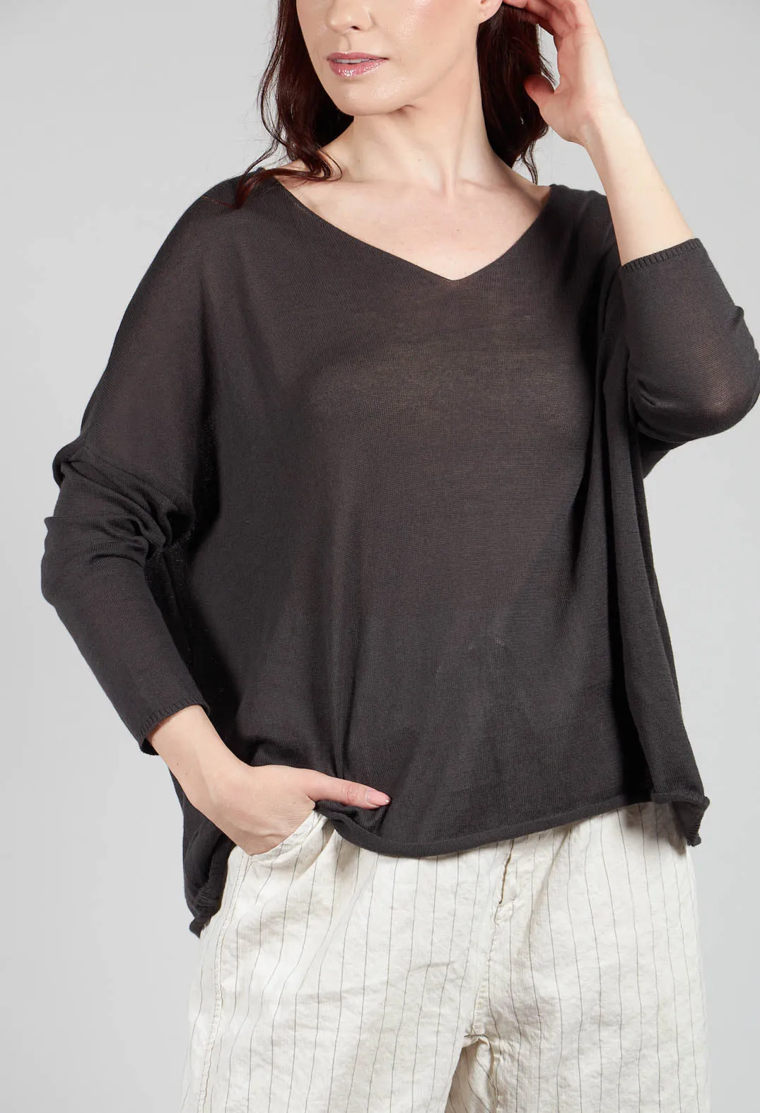 Scollo V Jumper in Charcoal