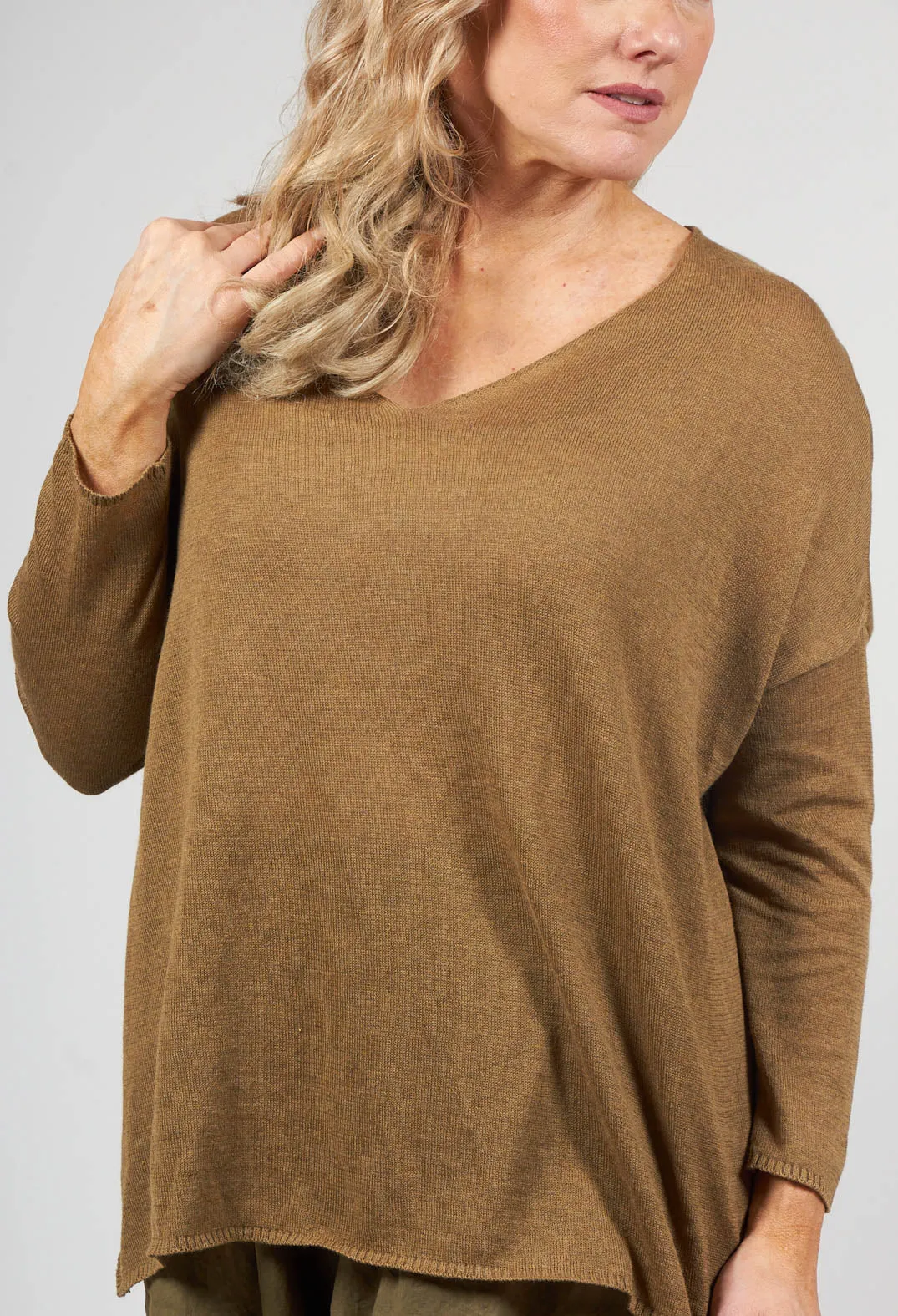 Scollo V Jumper in Khaki